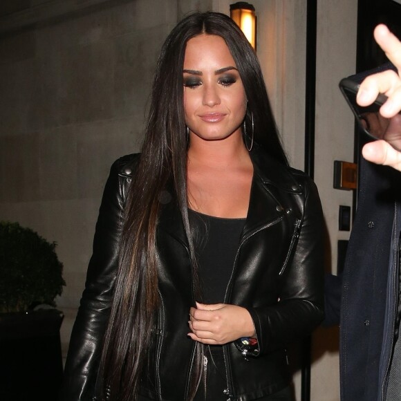 Exclusif - Le joueur de football Neymar  a passé la soirée avec la chanteuse Demi Lovato au casino Ambassador à Londres le 14 novembre 2017.