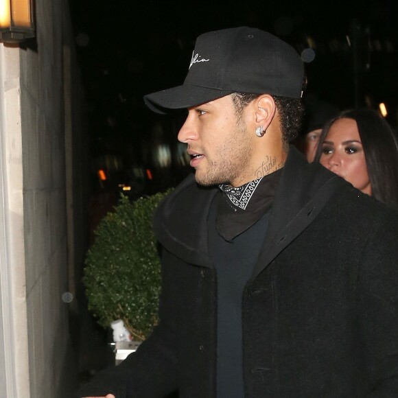 Exclusif - Le joueur de football Neymar  a passé la soirée avec la chanteuse Demi Lovato au casino Ambassador à Londres le 14 novembre 2017.