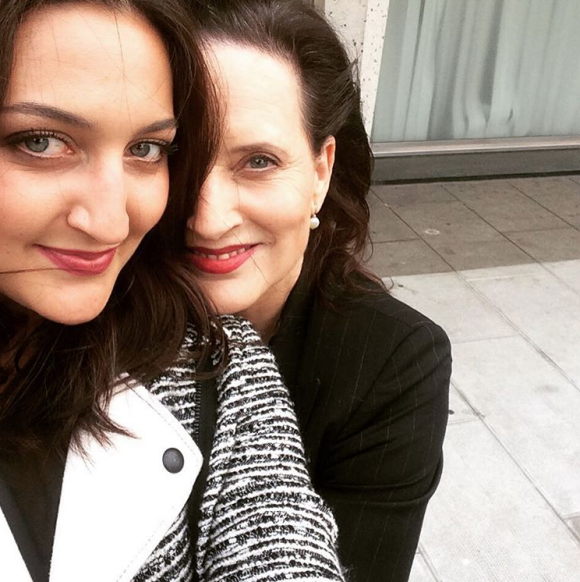 Ariane Ferrier et l'une de ses filles sur Instagram, le 27 février 2016.