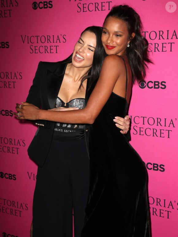 Lais Ribeiro et Adriana Lima - Soirée de projection du défilé Victoria's Secret à New York, le 28 novembre 2017.