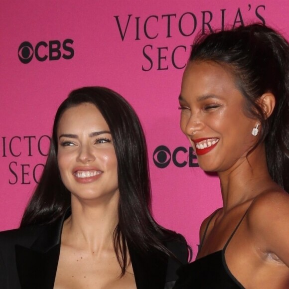 Lais Ribeiro et Adriana Lima - Soirée de projection du défilé Victoria's Secret à New York, le 28 novembre 2017.