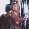 Kim Kardashian West pour la gamme "Ultralight Beams" de KKW BEAUTY. Novembre 2017.