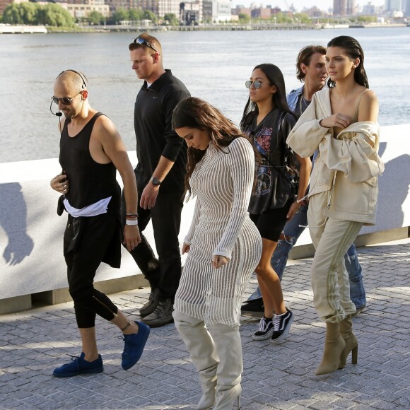 Kim Kardashian et Kendall Jenner - Défilé "YEEZY Season 4" à New York le 7 septembre 2016.