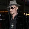 Semi-exclusif - Johnny Hallyday à quitté Los Angeles pour Paris avec sa femme Laeticia, ses filles Jade et Joy, son manager Sébastien Farran, Elyette la grand-mère de sa femme et sa chienne Cheyenne le 29 mai 2017. Le chanteur assurera la tournée des Vieilles Canailles au côté de J. Dutronc et E. Mitchell à partir du 10 juin. Le trio a prévu 17 concerts. (no web - No Blog pour suisse et Belgique)29/05/2017 - Los Angeles
