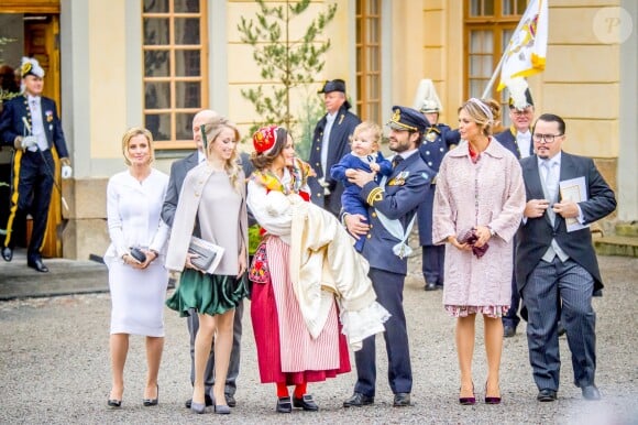 Sara Hellqvist, la princesse Sofia (Hellqvist) de Suède, le prince Carl Philip, le Prince Gabriel, le Prince Alexander, la princesse Madeleine - Baptême du prince Gabriel de Suède à la chapelle du palais Drottningholm à Stockholm, Suède, le 1er décembre 2017.