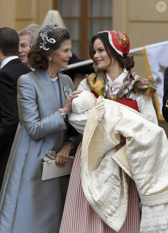 la reine Silvia, La princesse Sofia et le prince Gabriel - Baptême du prince Gabriel de Suède à la chapelle du palais Drottningholm à Stockholm le 1er décembre 2017.  Prince Gabriel's christening, Drottningholm Palace Chapel, 2017-12-0101/12/2017 - Stockholm