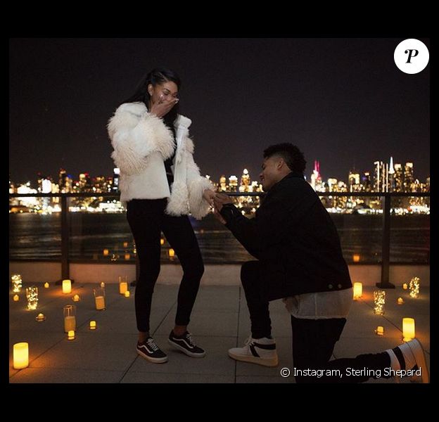 Chanel Iman et son petit ami Sterling Shepard sont fiancés. Le 2 décembre 2017.