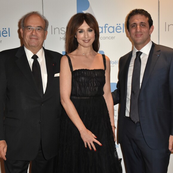 Exclusif - Le professeur cancérologue David Khayat, Elsa Zylberstein et le Président de l'Institut, Alain Toledano - Soirée de gala caritative pour le lancement du futur "Institut Rafaël" (Maison de l'après Cancer) au Pavillon d'Armenonville à Paris le 2 décembre 2017. © Erez Lichtfeld/Bestimage