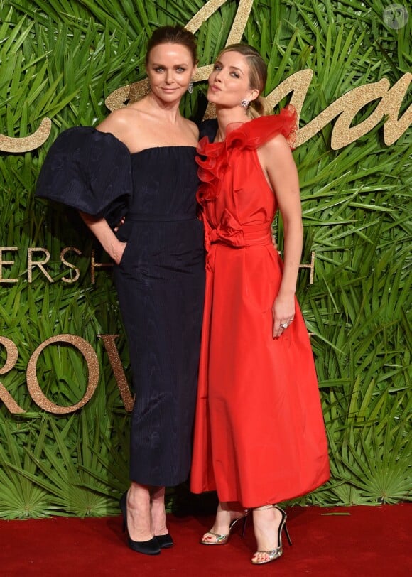 Stella McCartney et Anabelle Wallis aux Fashion Awards 2017 au Royal Albert Hall à Londres, le 4 décembre 2017