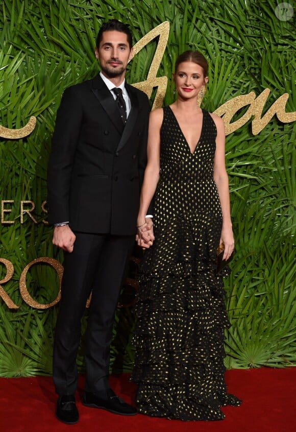 Hugo Taylor et sa fiancée Millie Mackintosh aux Fashion Awards 2017 au Royal Albert Hall à Londres, le 4 décembre 2017