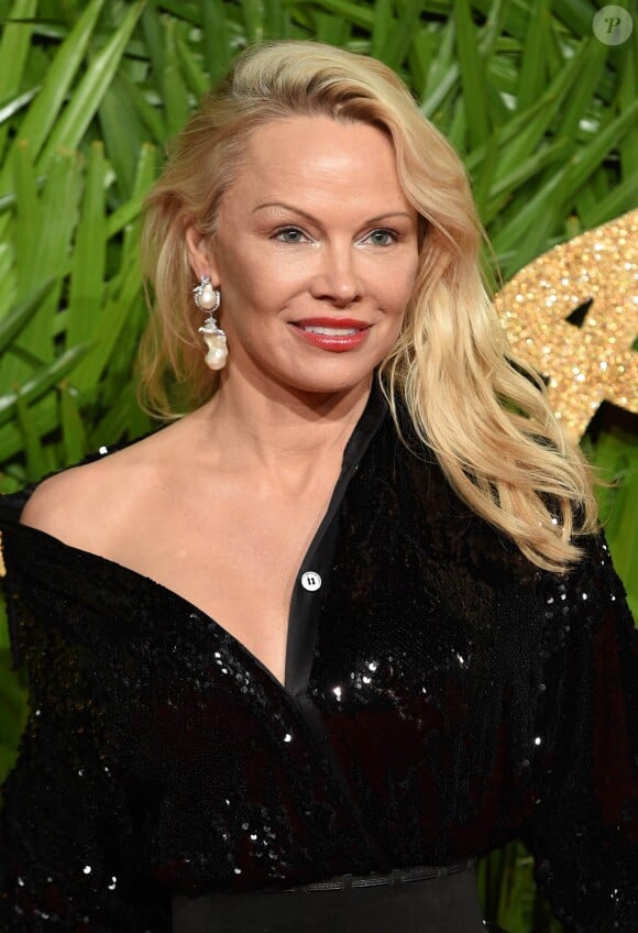 Pamela Anderson aux Fashion Awards 2017 au Royal Albert Hall à Londres, le 4 décembre 2017