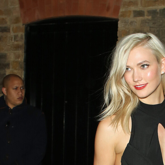 Karlie Kloss - People à la sortie des Fashion Awards 2017 au Royal Albert Hall à Londres, le 4 décembre 2017