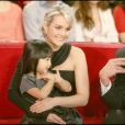 Laeticia et Johnny Hallyday et leur fille Jade sur la plateau de "Vivement Dimanche", le 16 janvier 2008.