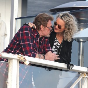 Johnny et Laeticia Hallyday - Johnny Hallyday va dejeuner en famille dans le restaurant de fruits de mer "Gladstone's" a Pacific Palisades le 19 janvier 2014.