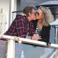 Johnny et Laeticia Hallyday - Johnny Hallyday va dejeuner en famille dans le restaurant de fruits de mer "Gladstone's" a Pacific Palisades le 19 janvier 2014.
