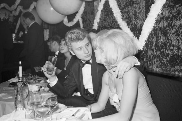 Johnny Hallyday et Sylvie Vartan lors d'une soirée à l'Olympia, à Paris, le 17 janvier 1964.© Jean-Claude Colin via Bestimage