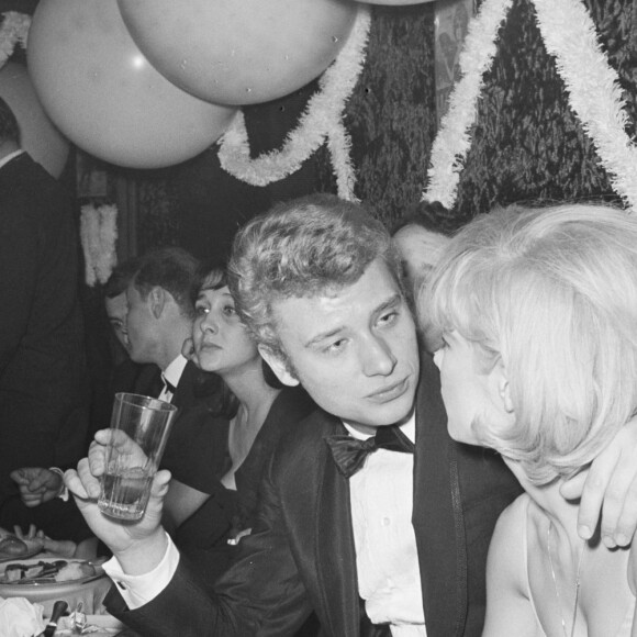 Johnny Hallyday et Sylvie Vartan lors d'une soirée à l'Olympia, à Paris, le 17 janvier 1964.© Jean-Claude Colin via Bestimage