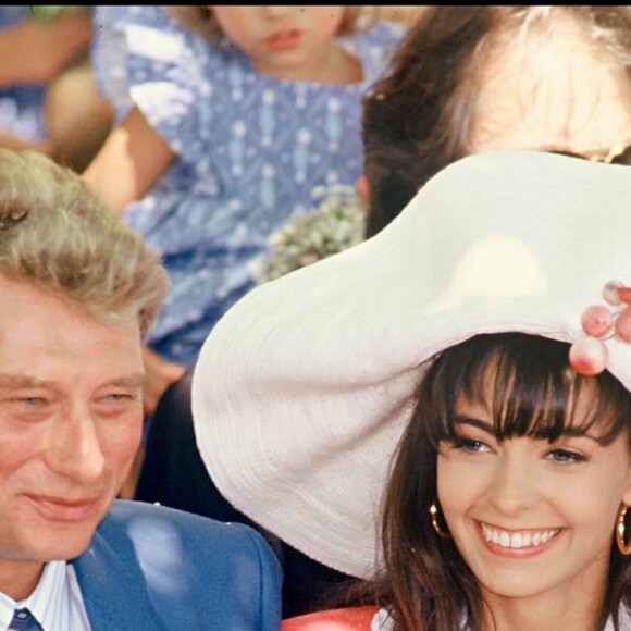 Johnny Hallyday et Adeline Blondieau lors de leur mariage à Ramatuelle en juillet 1990.