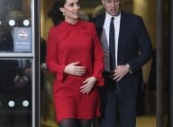 Kate Middleton divine en rouge : Ventre rond apparent avec le prince William