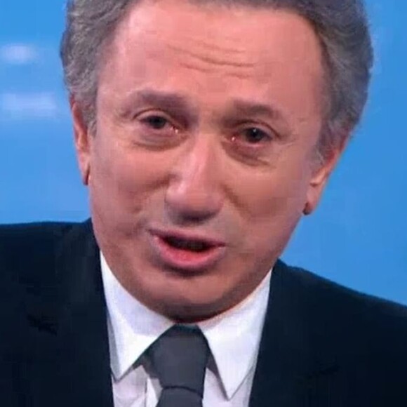 Michel Drucker ému aux larmes à la fin de l'émission hommage à Johnny Hallyday diffusée mercredi 6 décembre 2017 sur France 2.