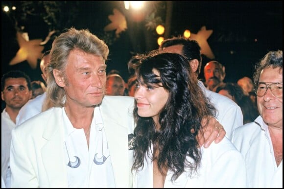 Johnny Hallyday et Adeline Blondieau à Saint-Tropez, le 27 juillet 1991.