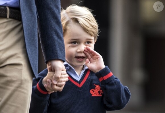 Le prince William, duc de Cambridge emmène son fils le prince George de Cambridge pour son premier jour à l'école à Londres le 7 septembre 2017.