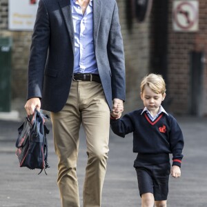 Le prince William, duc de Cambridge emmène son fils le prince George de Cambridge pour son premier jour à l'école à Londres le 7 septembre 2017.