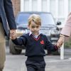Le prince William, duc de Cambridge emmène son fils le prince George de Cambridge pour son premier jour à l'école à Londres le 7 septembre 2017.
