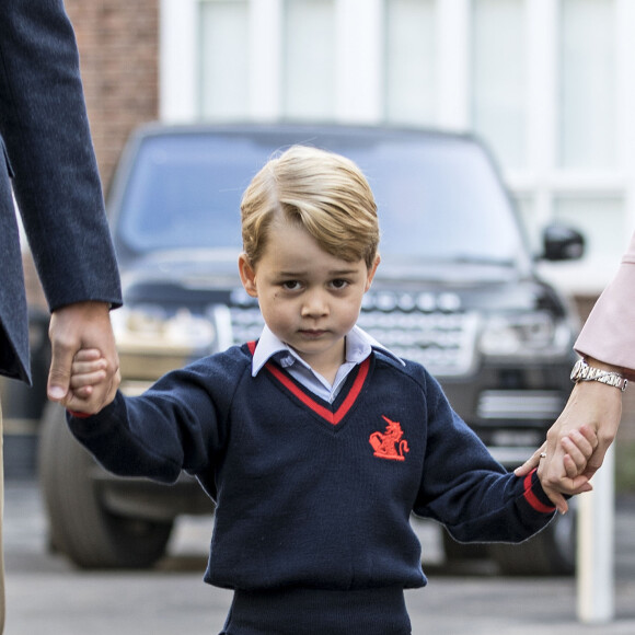 Le prince William, duc de Cambridge emmène son fils le prince George de Cambridge pour son premier jour à l'école à Londres le 7 septembre 2017.