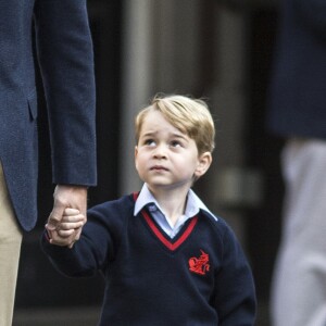 Le prince William, duc de Cambridge emmène son fils le prince George de Cambridge pour son premier jour à l'école à Londres le 7 septembre 2017.