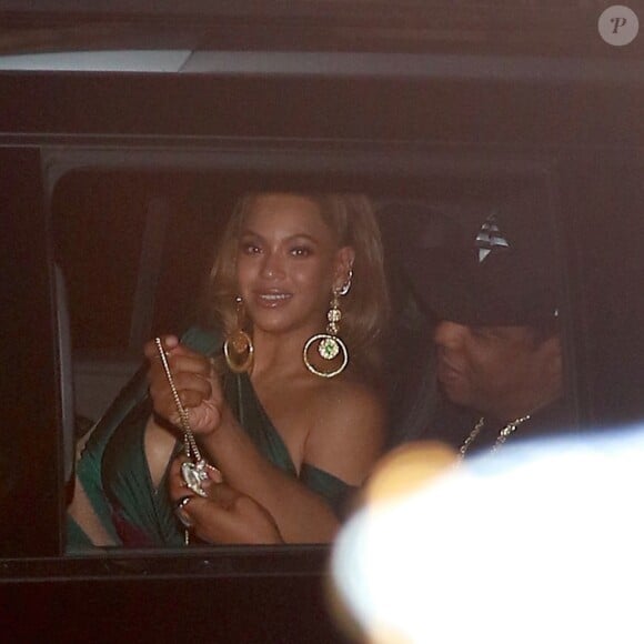 Exclusif - Beyoncé et son mari Jay-Z à la sortie du Barclays Center après le concert "Tidal x Brooklyn" à New York, le 17 octobre 2017.