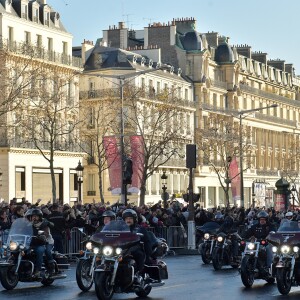 700 bikers escortent le cortège funéraire - Le convoi funéraire de la dépouille du chanteur Johnny Hallyday sur la place Charles-de-Gaulle à Paris, France, le 9 décembre 2017. © Giancarlo Gorassini/Bestimage