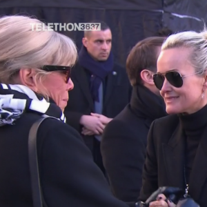 Brigitte Macron et Laeticia Hallyday - Obsèques de Johnny Hallyday en l'église de la Madeleine à Paris. Le 9 décembre 2017.