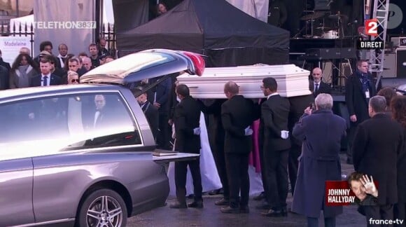 Le cercueil du chanteur - Obsèques de Johnny Hallyday à l'église de la Madeleine, à Paris, le 9 décembre 2017
