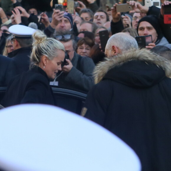 Laeticia Hallyday - Arrivée du convoi funéraire de la dépouille du chanteur Johnny Hallyday et des personnalités sur la place de La Madeleine à Paris. Le 9 décembre 2017 © CVS / Bestimage