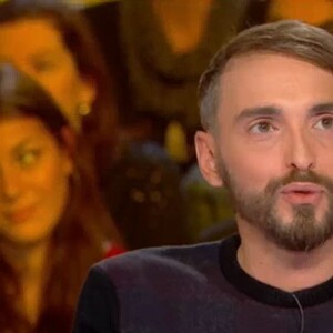 Christophe Willem se confie sur son orientation sexuelle sur le plateau de "Salut les terriens !" (C8) samedi 9 décembre 2017.