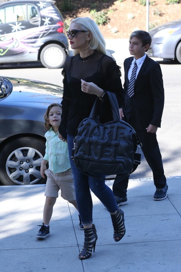 Gwen Stefani et ses trois fils Kingston, Zuma et Apollo à Los Angeles. Le 22 octobre 2017.