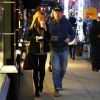 Exclusif - Kirsten Dunst et son fiancé Jesse Piemons lors d'une balade romantique, de nuit, à New York le 16 novembre 2017