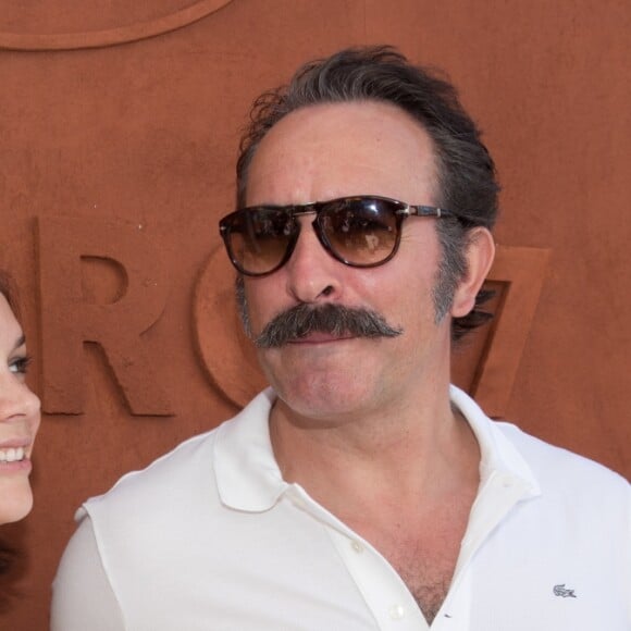 Jean Dujardin et sa compagne Nathalie Pechalat au village lors de la finale homme des internationaux de France de Roland Garros à Paris, le 11 juin 2017. © Dominique Jacovides - Cyril Moreau/ Bestimage