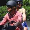 Candice Swanepoel et son petit ami Hermann Nicoli se baladent en moto dans les rues de New York, le 17 mai 2017