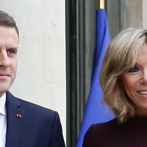 Emmanuel Macron, président de la République Française, et sa femme la Première Dame Brigitte Macron reçoivent l'ex-Premier ministre libanais Saad Hariri accompagné de sa femme Lara et de son fils Hussam au palais de l'Elysée. Paris, le 18 novembre 2017. © Stéphane Lemouton/Bestimage