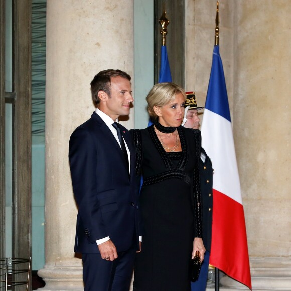Emmanuel Macron et sa femme Brigitte Macron (robe, chaussures et sac Elie Saab) - Dîner d'Etat au Palais de l'Elysée en l'honneur de M. Aoun (Président de la République Libanaise) à Paris, le 25 septembre 2017. © Dominique Jacovides/Bestimage