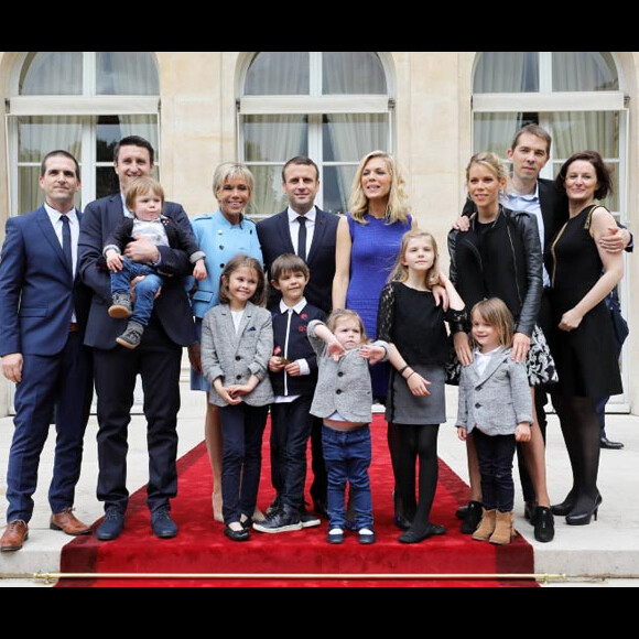 Exclusif, no web no blog : La famille d'Emmanuel et Brigitte Macron au complet, enfants, beaux enfants et petits enfants le jour de l'investiture.