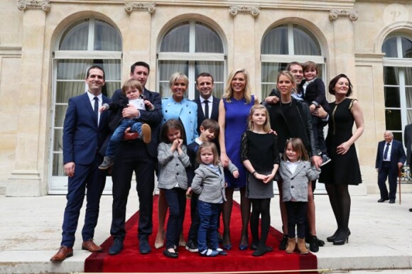 Exclusif, no web no blog : La famille d'Emmanuel et Brigitte Macron au complet, enfants, beaux enfants et petits enfants le jour de l'investiture.