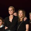 Exclusif - Laeticia Hallyday et Laura Smet - Concert caritatif de Johnny Hallyday pour l'association de sa femme "La Bonne Etoile", qui vient en aide aux enfants du Vietnam, au Trianon de Paris, le 15 decembre 2013.