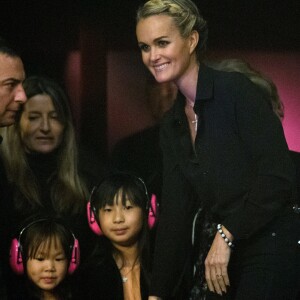 Exclusif - Laeticia Hallyday et ses filles Jade et Joy - Concert caritatif de Johnny Hallyday pour l'association de sa femme "La Bonne Etoile", qui vient en aide aux enfants du Vietnam, au Trianon de Paris, le 15 decembre 2013.