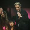 Exclusif - Laeticia Hallyday et ses filles Jade et Joy - Concert caritatif de Johnny Hallyday pour l'association de sa femme "La Bonne Etoile", qui vient en aide aux enfants du Vietnam, au Trianon de Paris, le 15 decembre 2013.