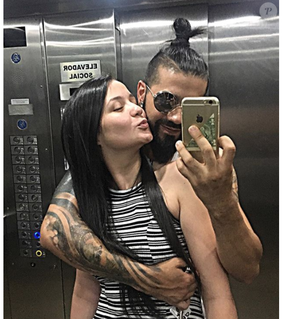 Kaleb Freitas et "la femme de sa vie", sa compagne Cahh, photo Instagram décembre 2017. Le DJ brésilien a trouvé la mort le 17 décembre 2017 lors de l'effondrement de la scène sur laquelle il se produisait au festival Atmosphere, près de Porto Alegre.