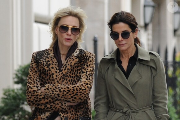 Cate Blanchett et Sandra Bullock sur le tournage de ''Ocean's Eight'' à New York le 25 octobre 2016.