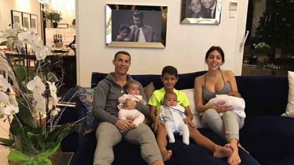 Cristiano Ronaldo, Georgina et ses 4 enfants : 1re photo de famille au complet !